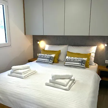 Fjaka Luxury Mobile - Oaza Mira Croatia Campsite 4*