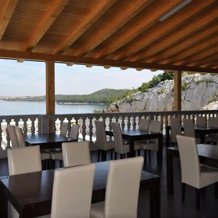 Fjaka Luxury Mobile - Oaza Mira Croatia Campsite