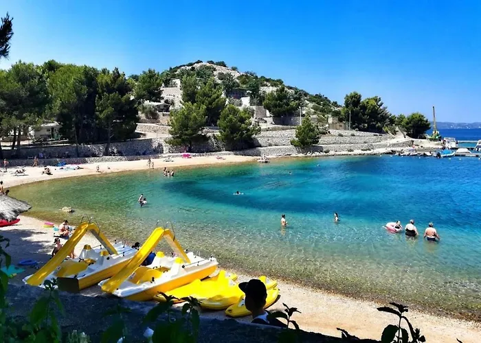 キャンプ場 Premium Mobile Fjaka - Oaza Mira Croatia ドラゲ